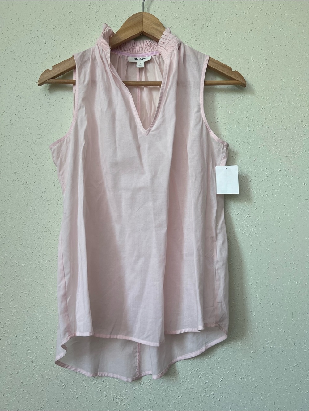 New On 34th Womens Pink Dogwood Sleeveless Ruffle Neck Blouse Size S